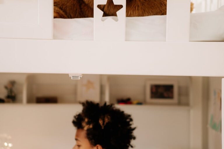 Hochbetten für kleine Kinderzimmer – Sicherheit und Platzersparnis