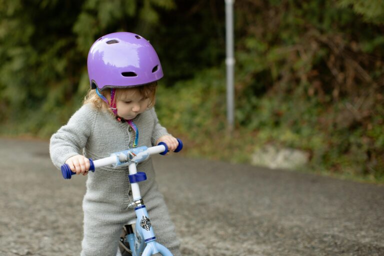 Fahrradhelm für Kinder auswählen – Sicherheitsstandards und Passform überprüfen