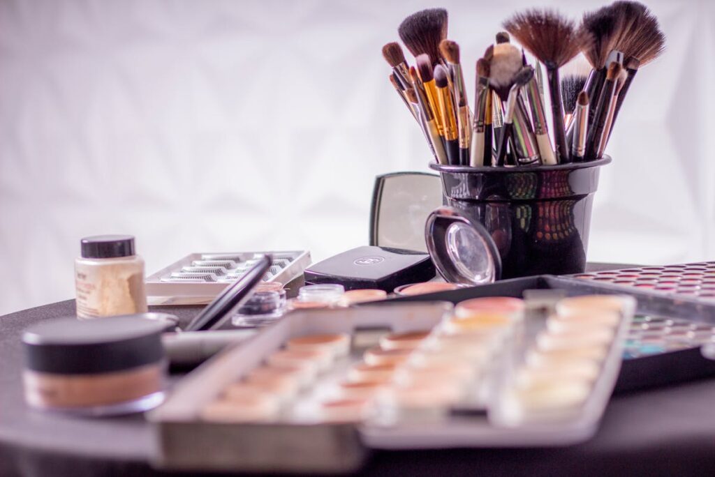 Make-up-Flecken entfernen – Schnell & textilsicher